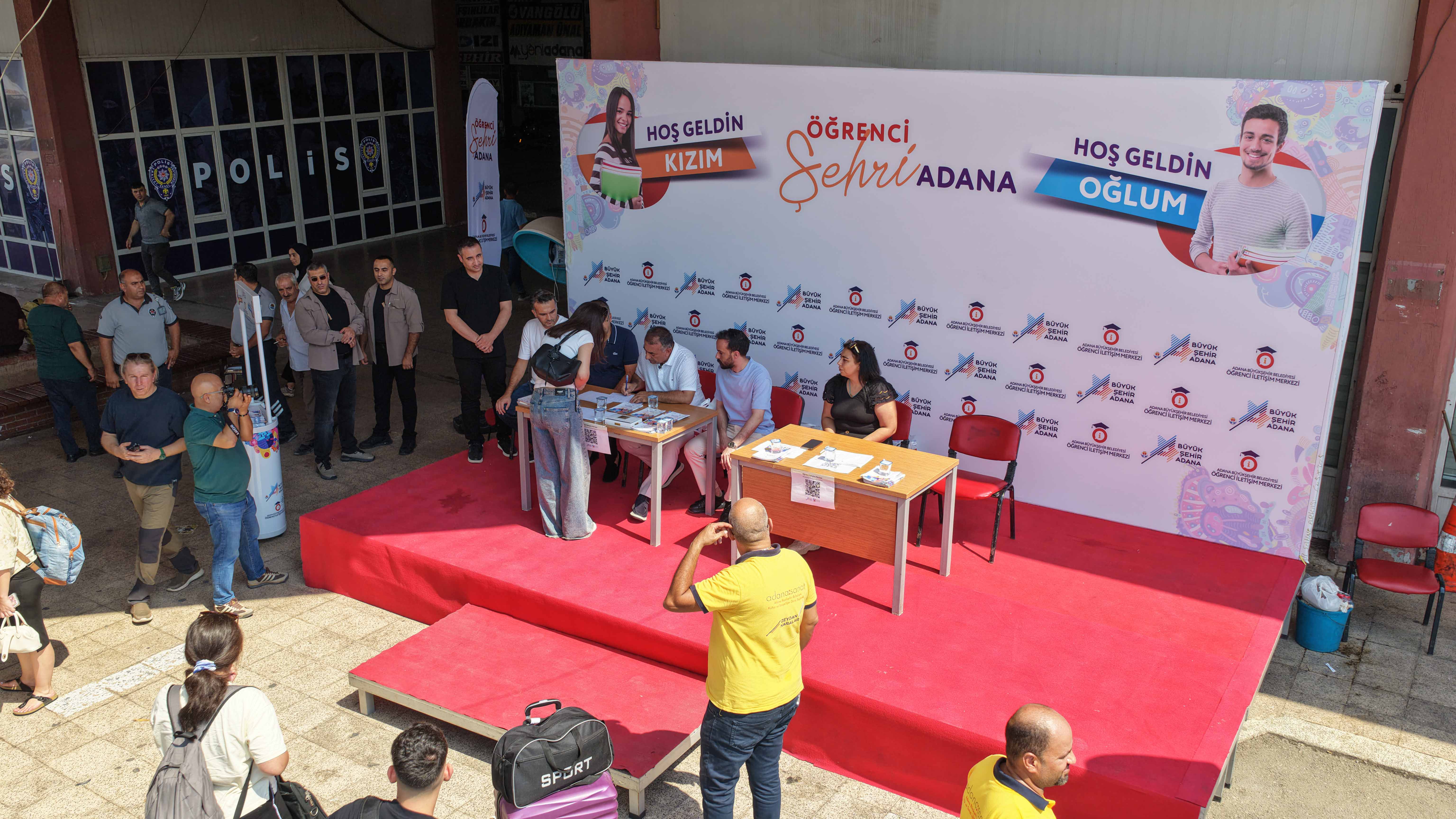 Adana’ya gelen üniversite öğrencilerine Büyükşehir’den ücretsiz ring desteği
