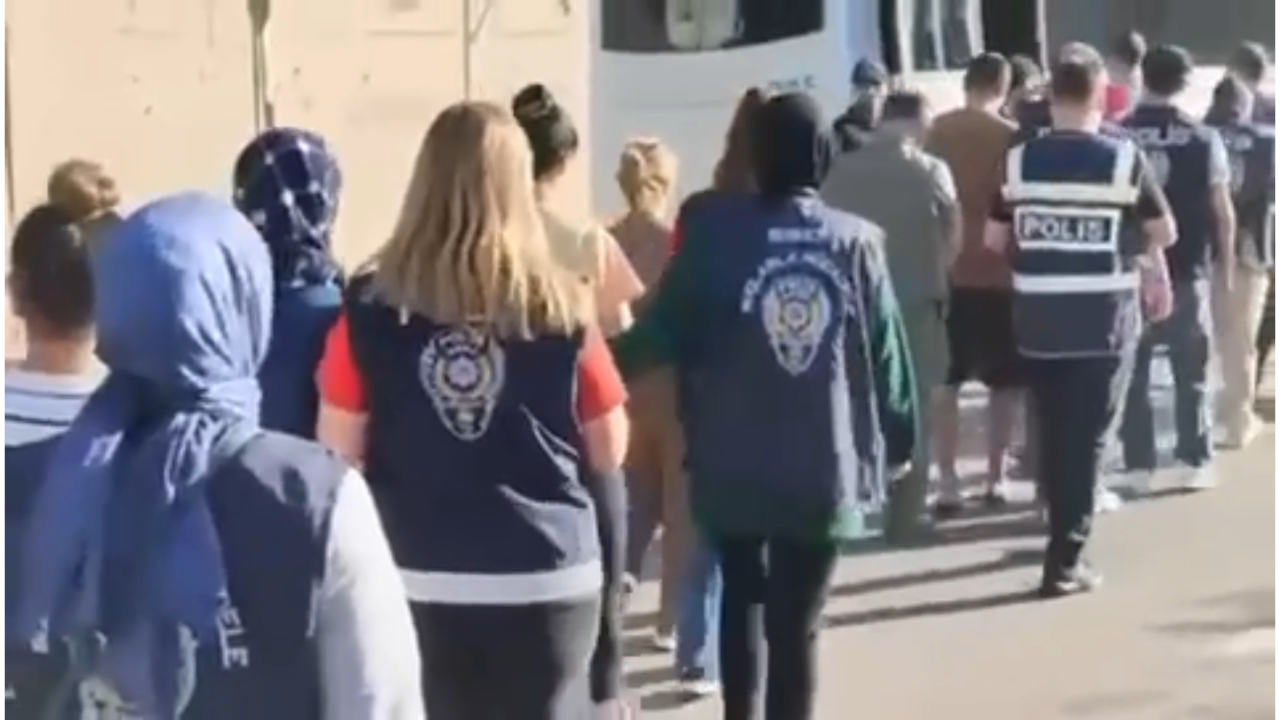 Adana’nın da aralarında olduğu 21 ilde siber suç operasyonu: 76 kişi tutuklandı