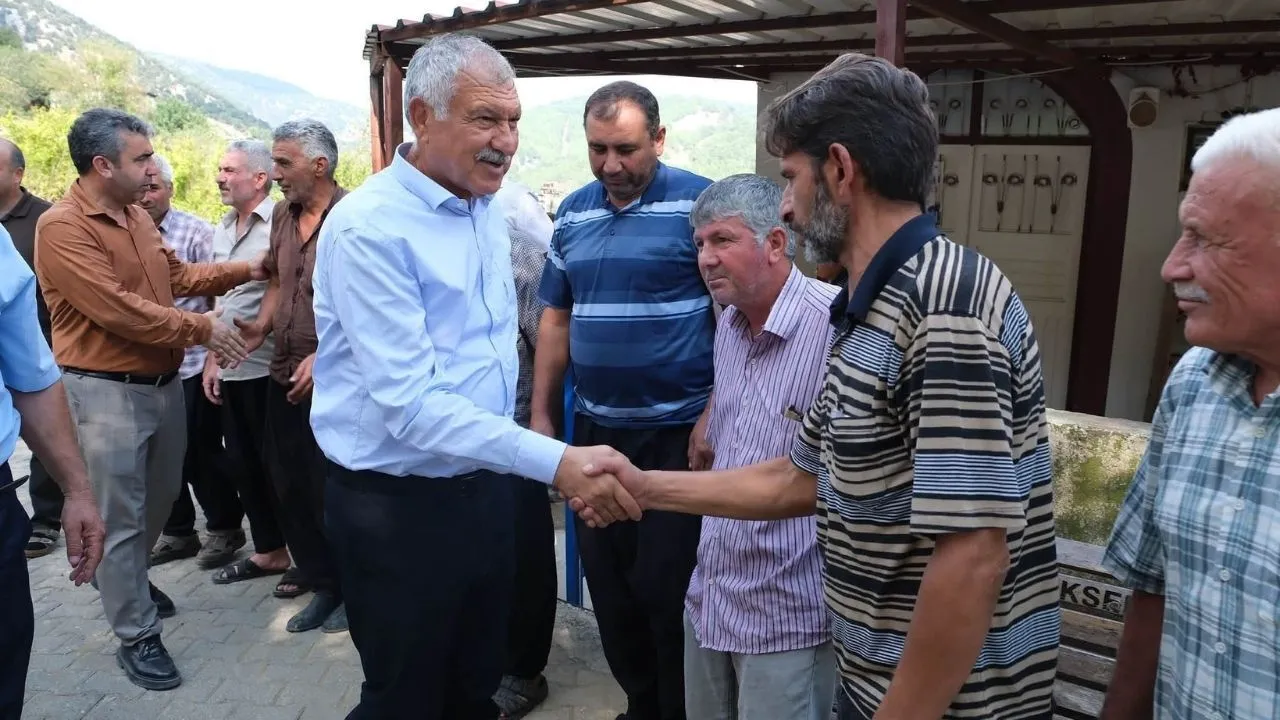 Zeydan Karalar’dan Kozan’da yangından etkilenen mahallelere ziyaret