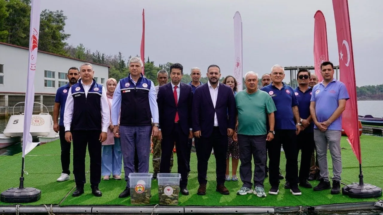 Adana’da 2 milyon 283 bin yavru sazan suyla buluşuyor