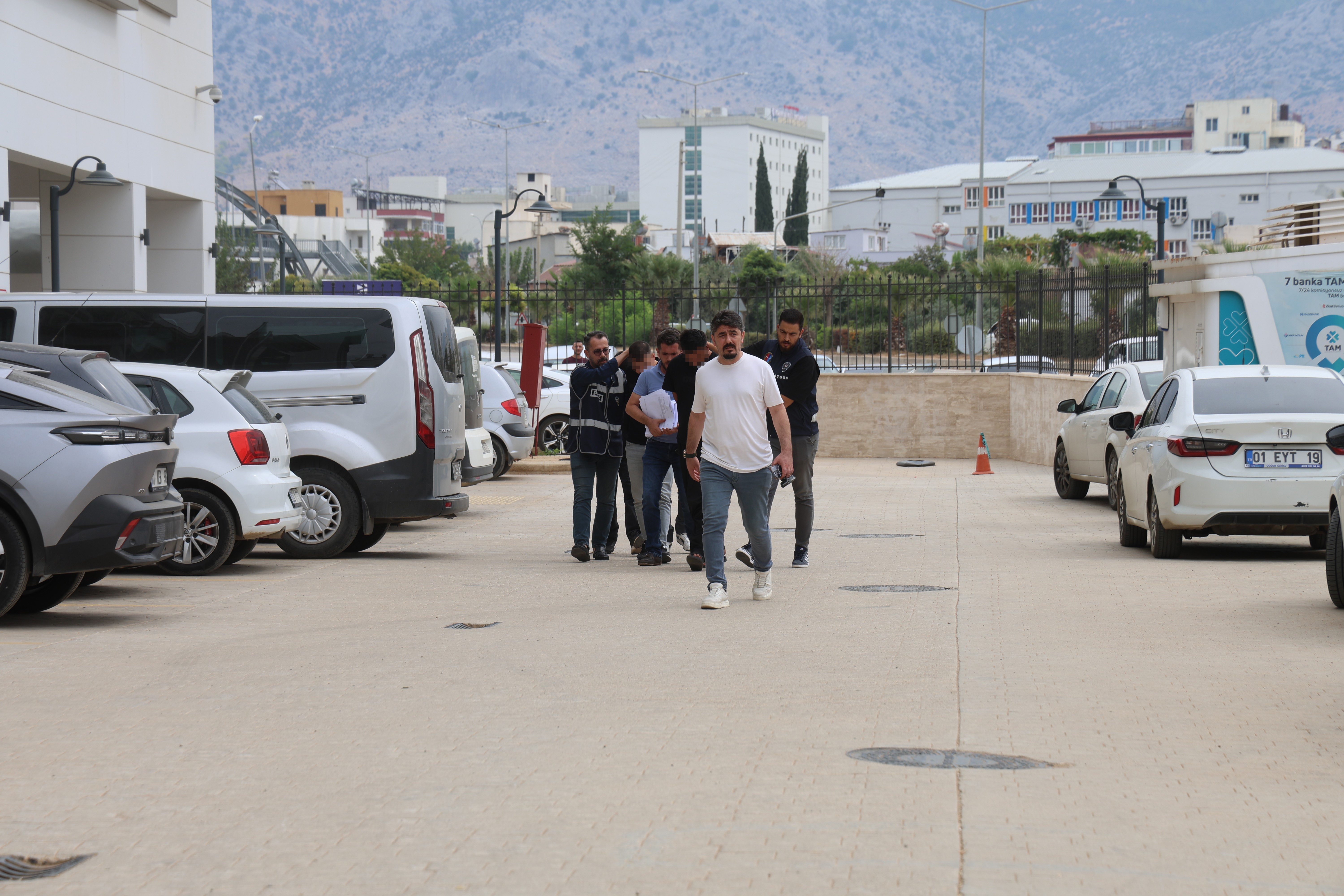 Kozan’da silahla yaralama ve tehdit soruşturmasında 3 şüpheli yakalandı