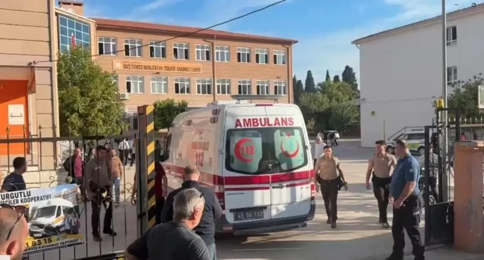 Manisa’da lise önünde silahlı saldırı: En az 4 öğrenci yaralandı