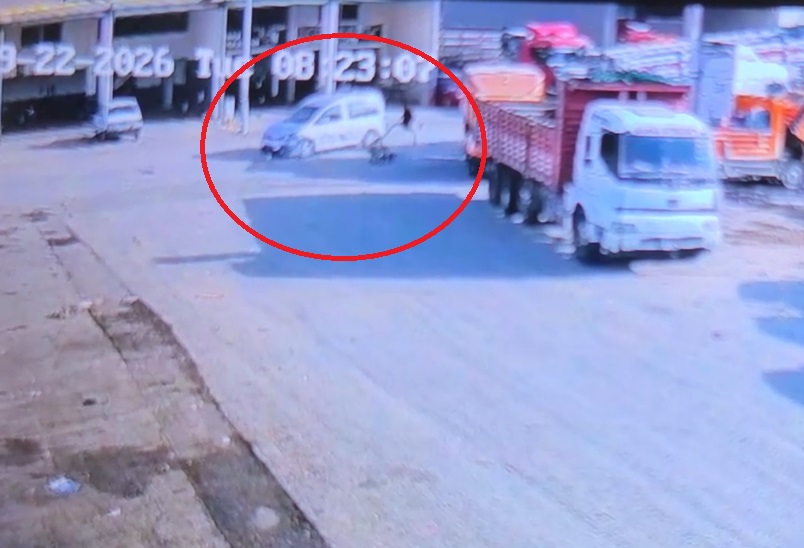 Kozan’da hafif ticari araçla çarpışan motosikletin 15 yaşındaki sürücüsü ağır yaralandı