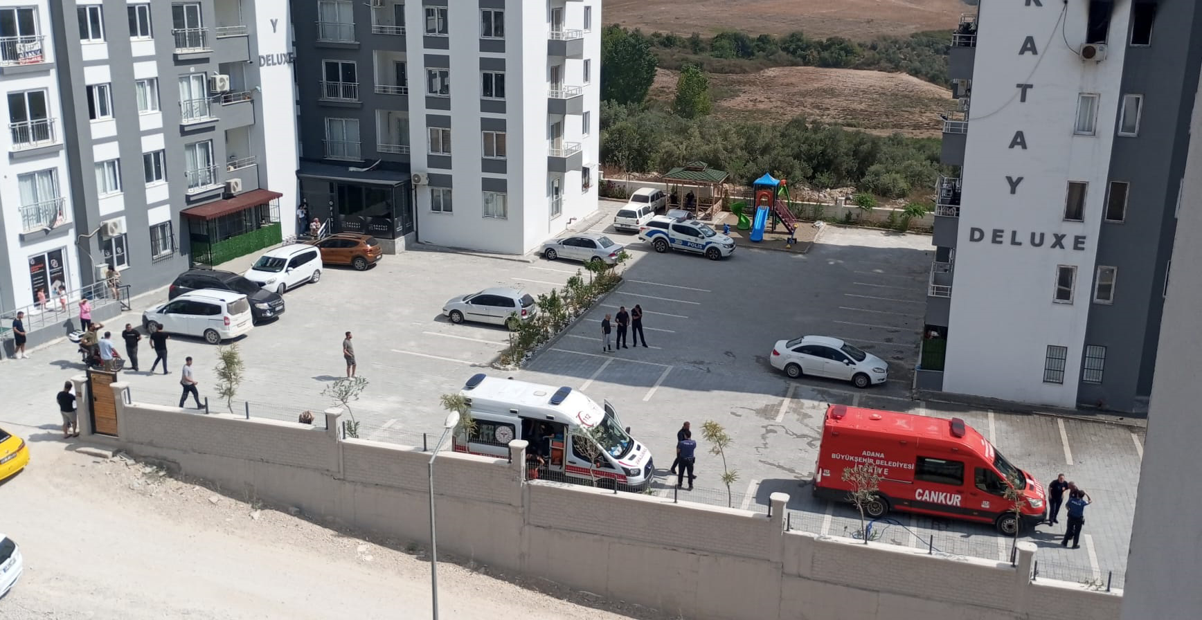Sarıçam’da apartman dairesinde yangın: Ekipler seferber oldu