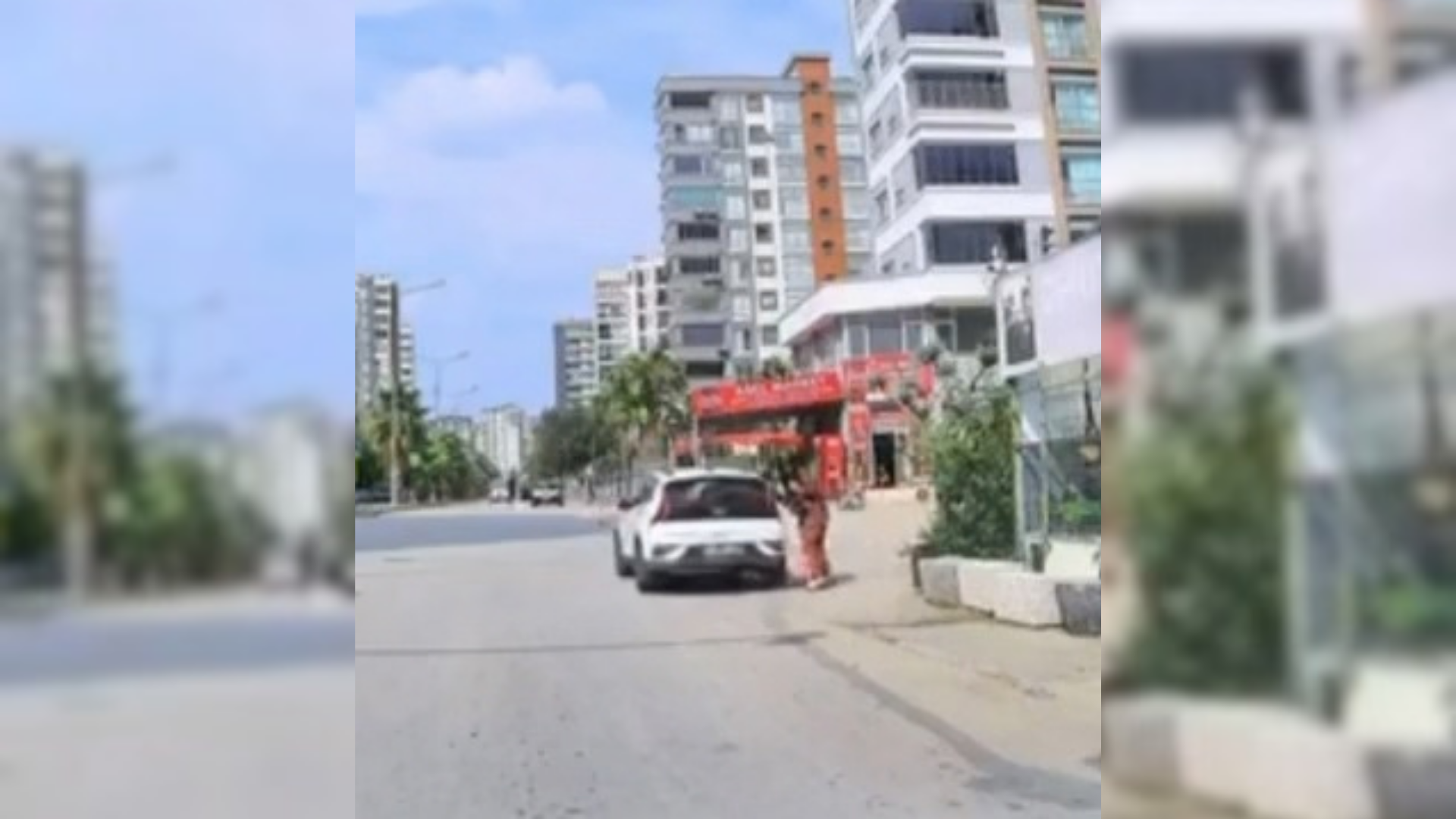 Adana’da el freni çekilmeyen otomobil faciaya davetiye çıkardı
