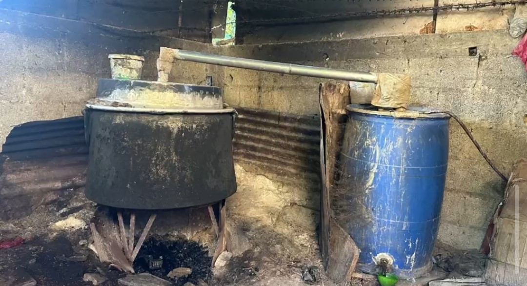 Adana’da jandarmadan kaçak alkol operasyonu: 1 ton 670 litre ele geçirildi