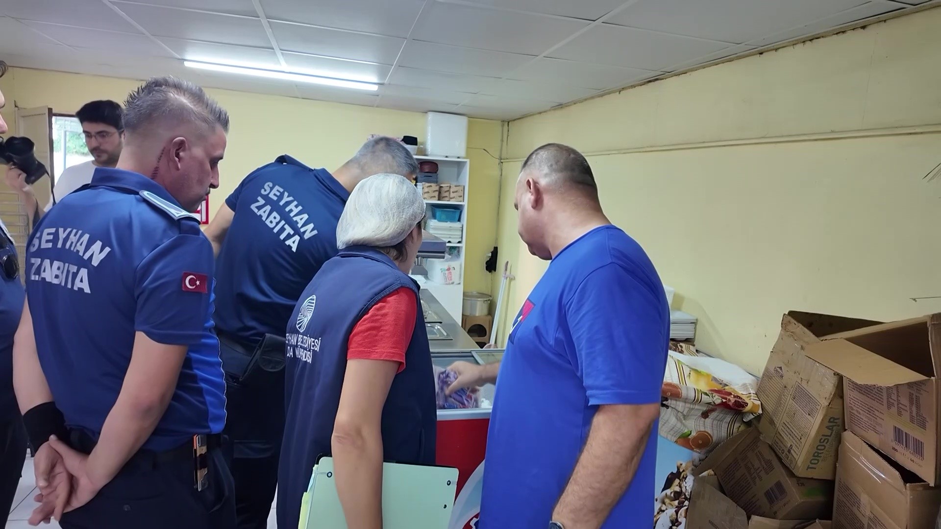Adana’da okul kantinlerine sıkı denetim: Yasaklı ürünler satıştan kaldırıldı