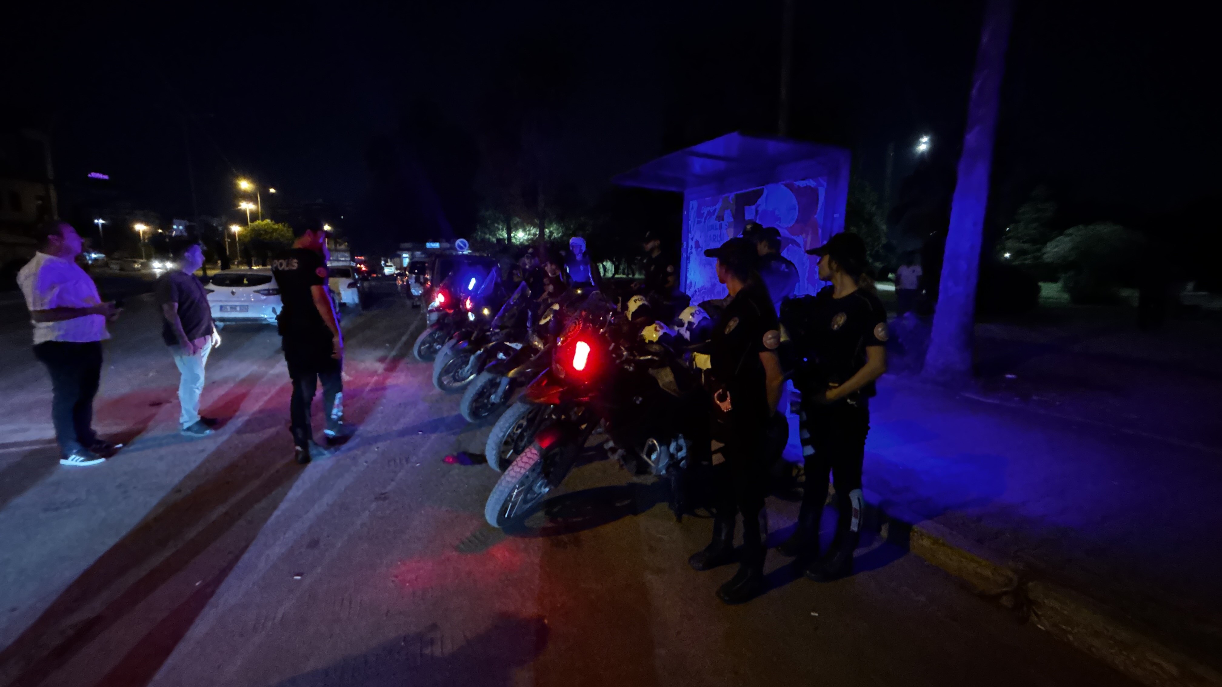 Adana'da "Huzur ve Güven" uygulaması: 64 aranan şahıs yakalandı