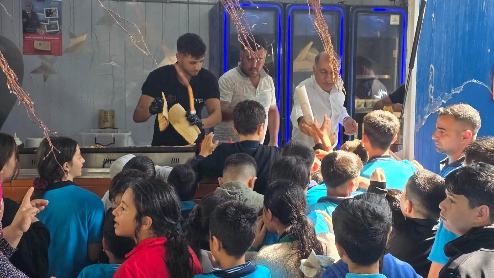 Başkan Erdinç Altıok öğrencilerle buluştu: Öğle yemeğinde bir araya geldiler
