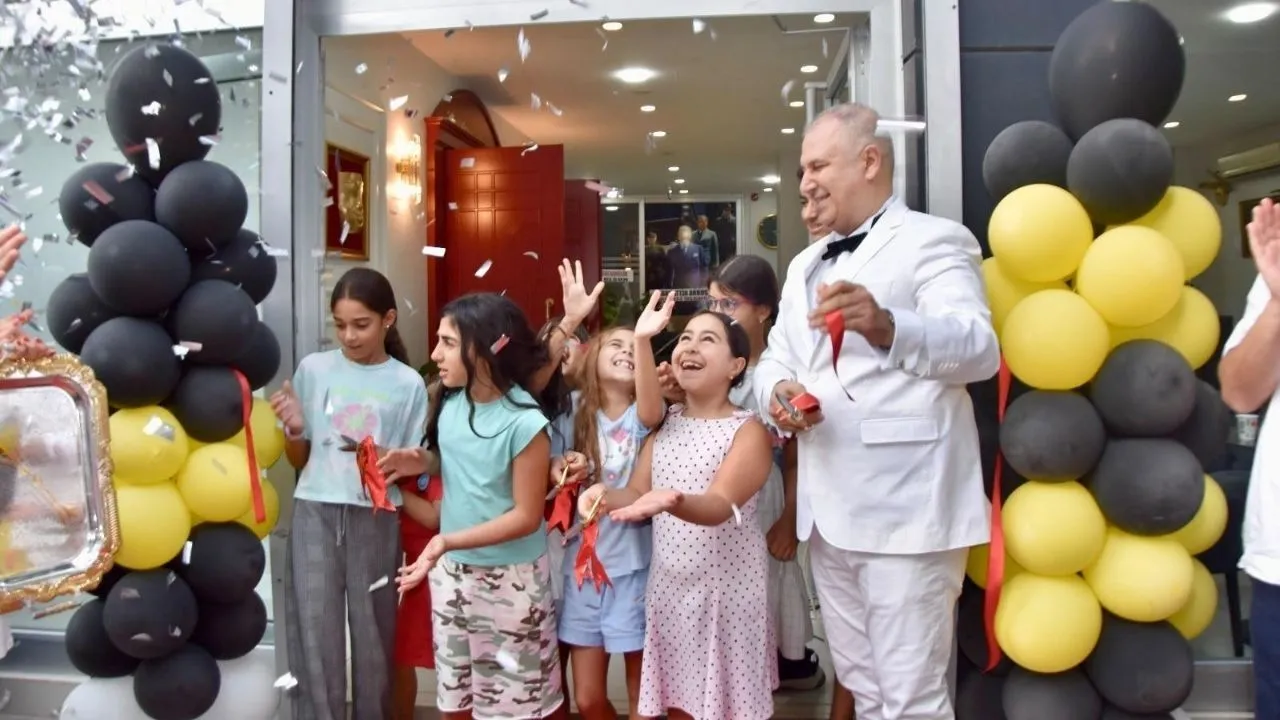 Adana’ya yeni tiyatro salonu: Kaktüs Oyuncuları yeni adresinde perde açtı