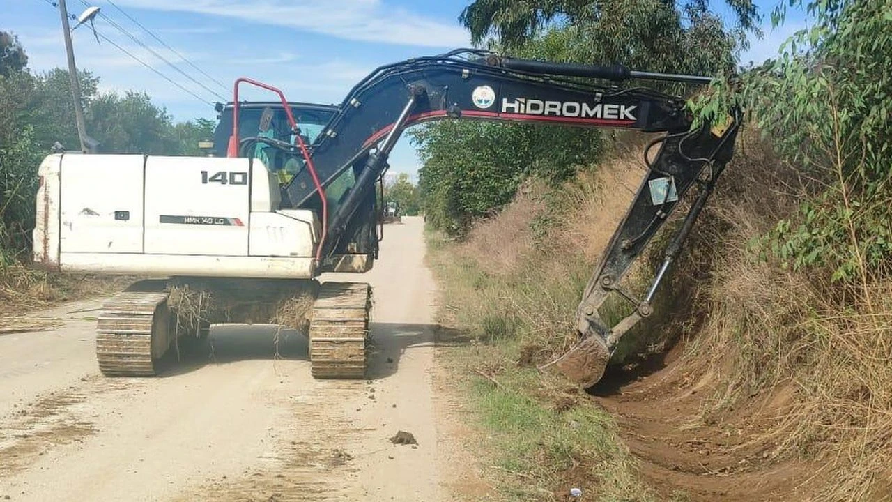 Yumurtalık Belediyesi’nden sel riskine karşı bakım ve temizlik çalışması