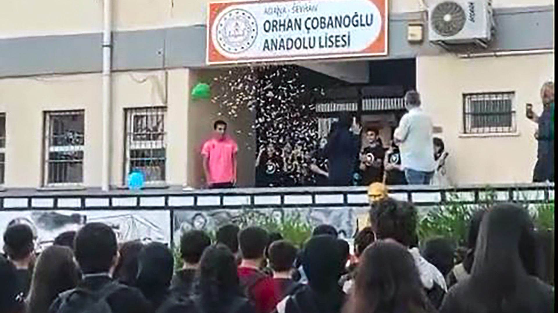 Adana’da 16 yaşındaki Buse kanseri yendi: Okuluna alkışlarla döndü