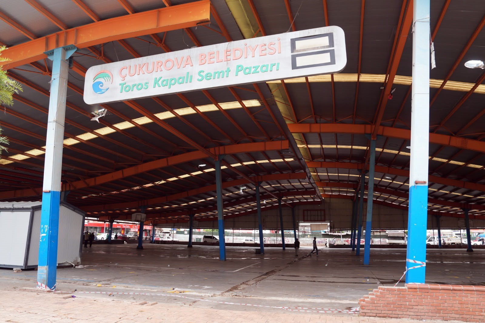 Çukurova’da kapalı semt pazarlarında yenileme çalışması