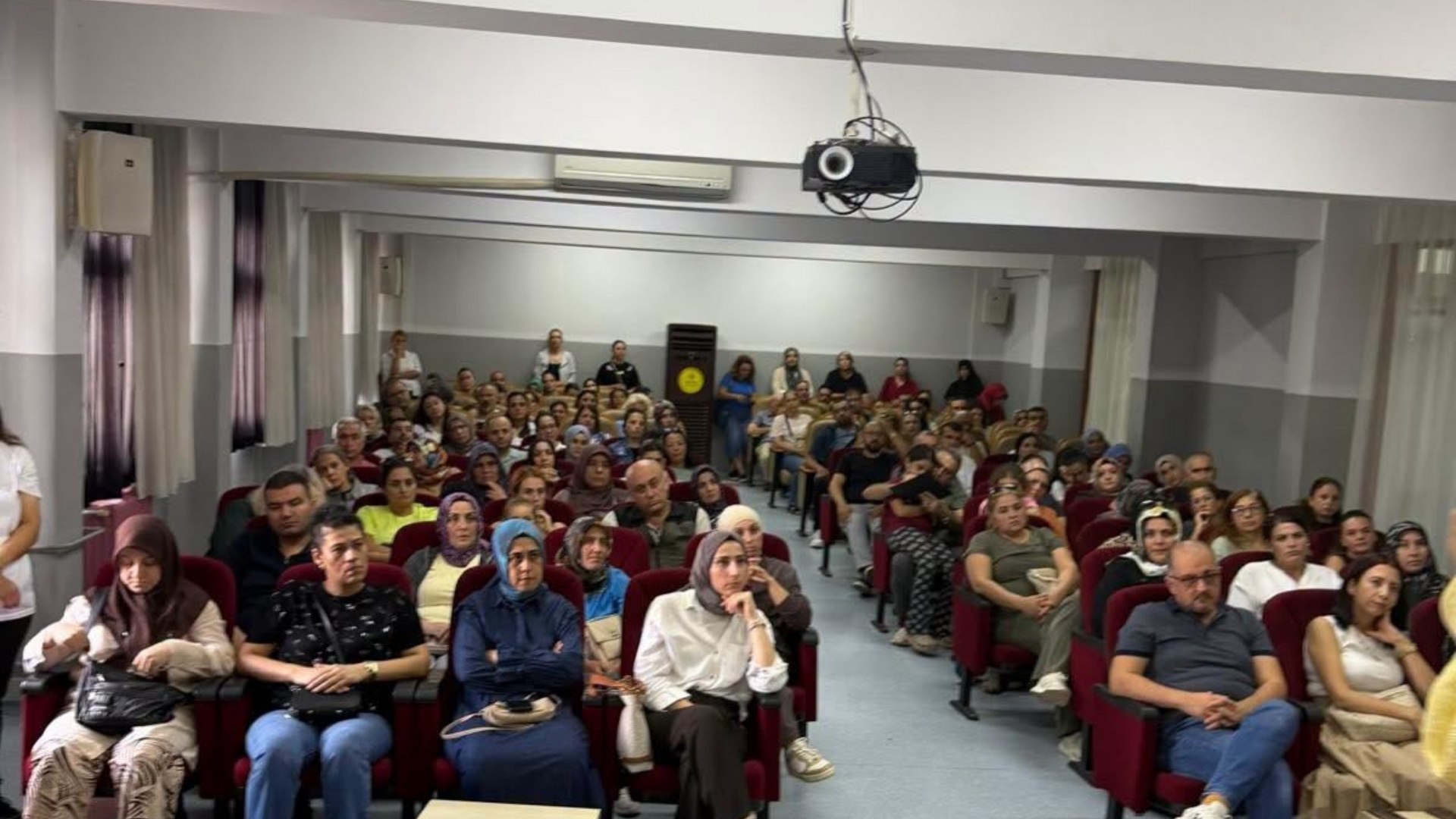 Adana’da velilere “Okul ve Aile Hayatı” ile “Bilinçli Medya Kullanımı” eğitimi verildi