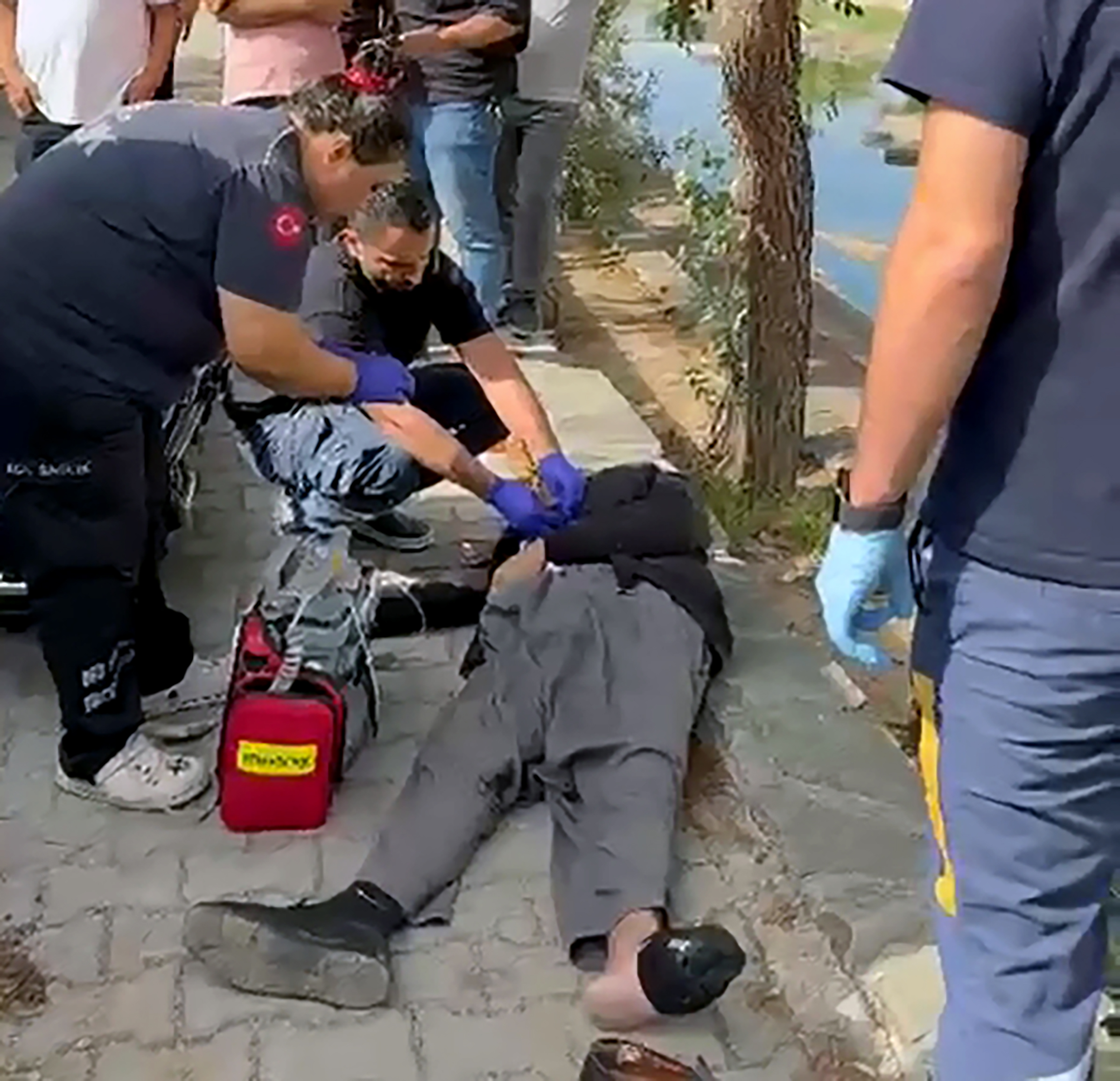 Adana’da kaldırımda düşen 85 yaşındaki adam hayatını kaybetti
