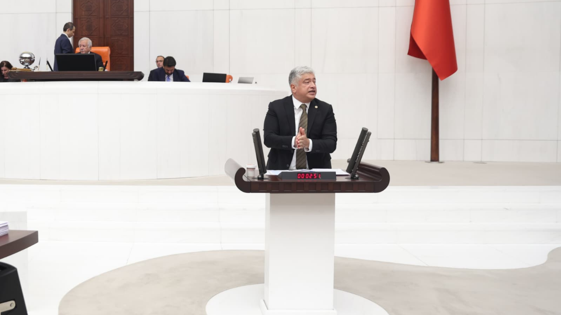 Kısacık’tan fon krizi için araştırma komisyonu çağrısı