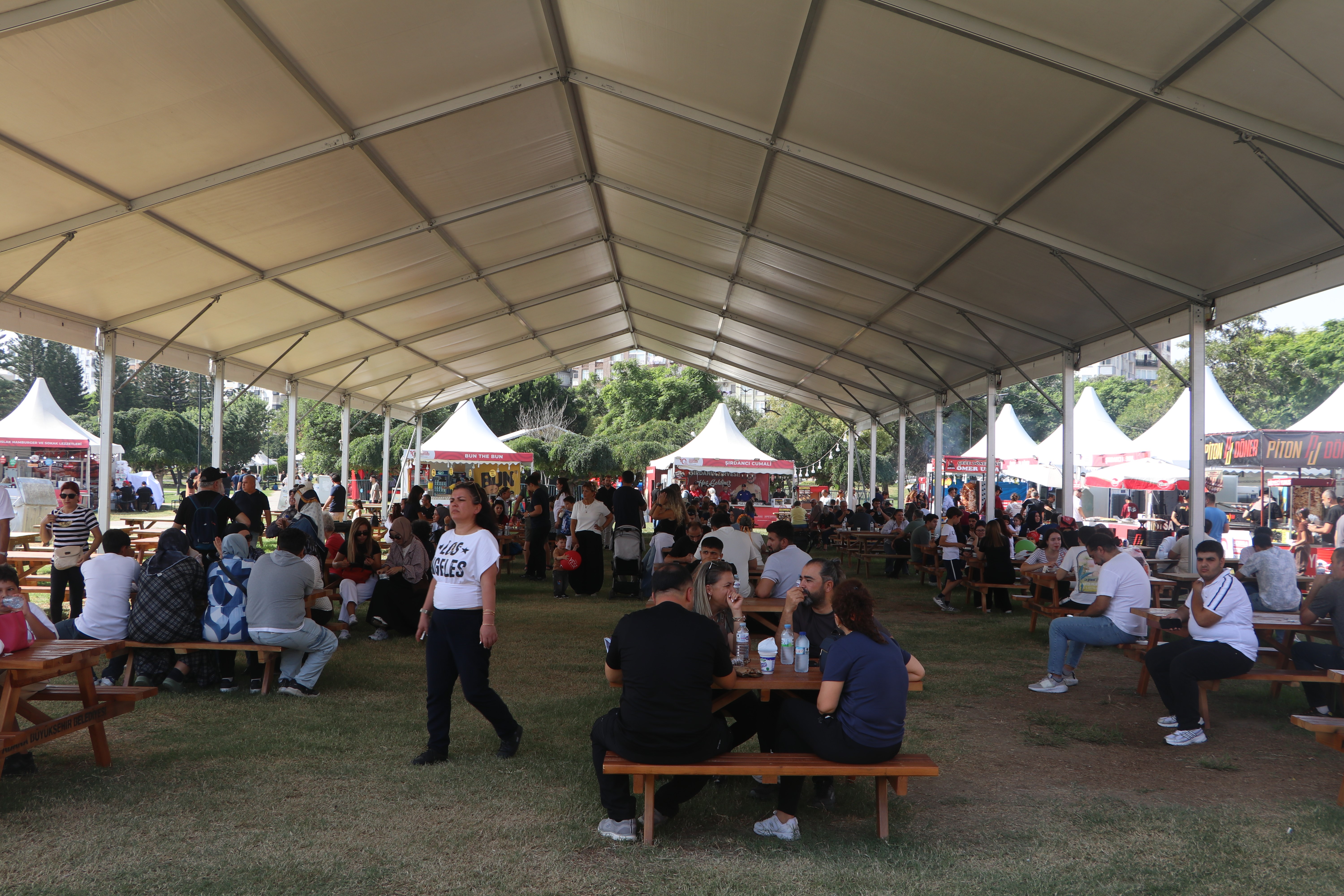 Adana Lezzet Festivali ikinci gününde yoğun ilgi görüyor