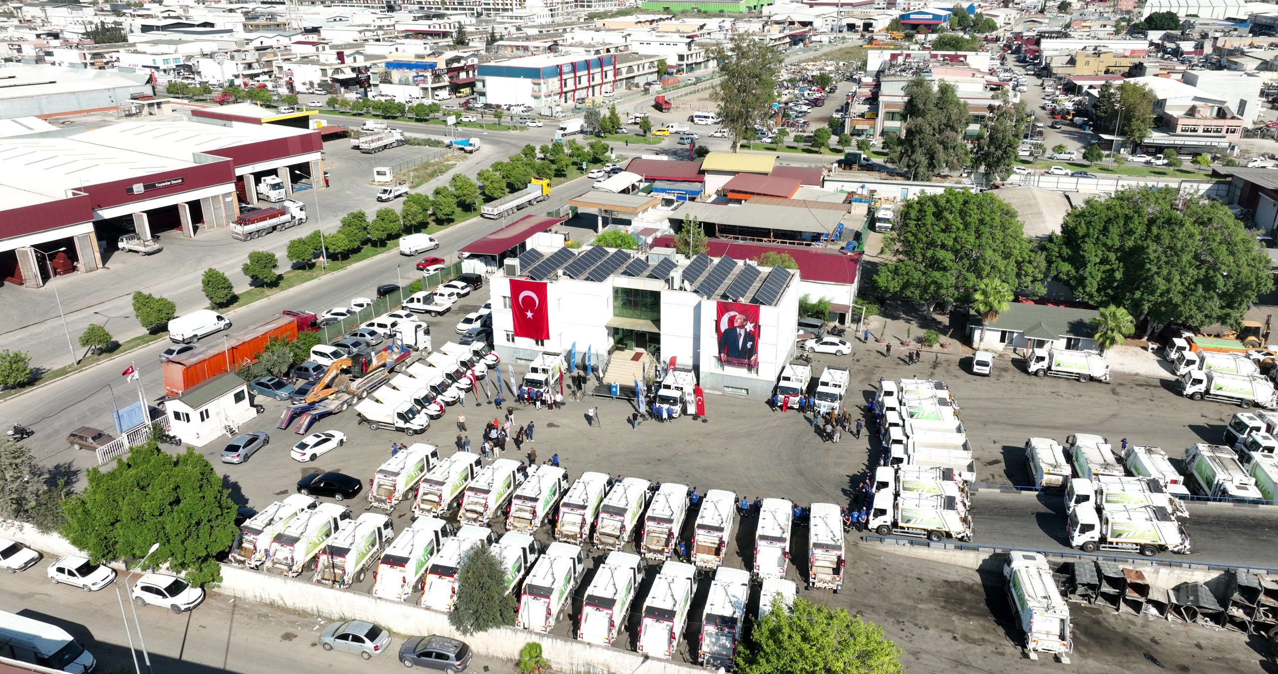 Seyhan Belediyesi 41 temizlik aracını satın alarak filosuna kattı