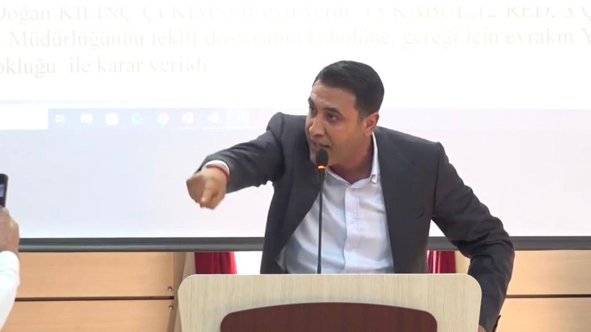 İsmail Ceylan’dan dikkat çeken mesaj: “Hırsızlar, siz de bekleyin”