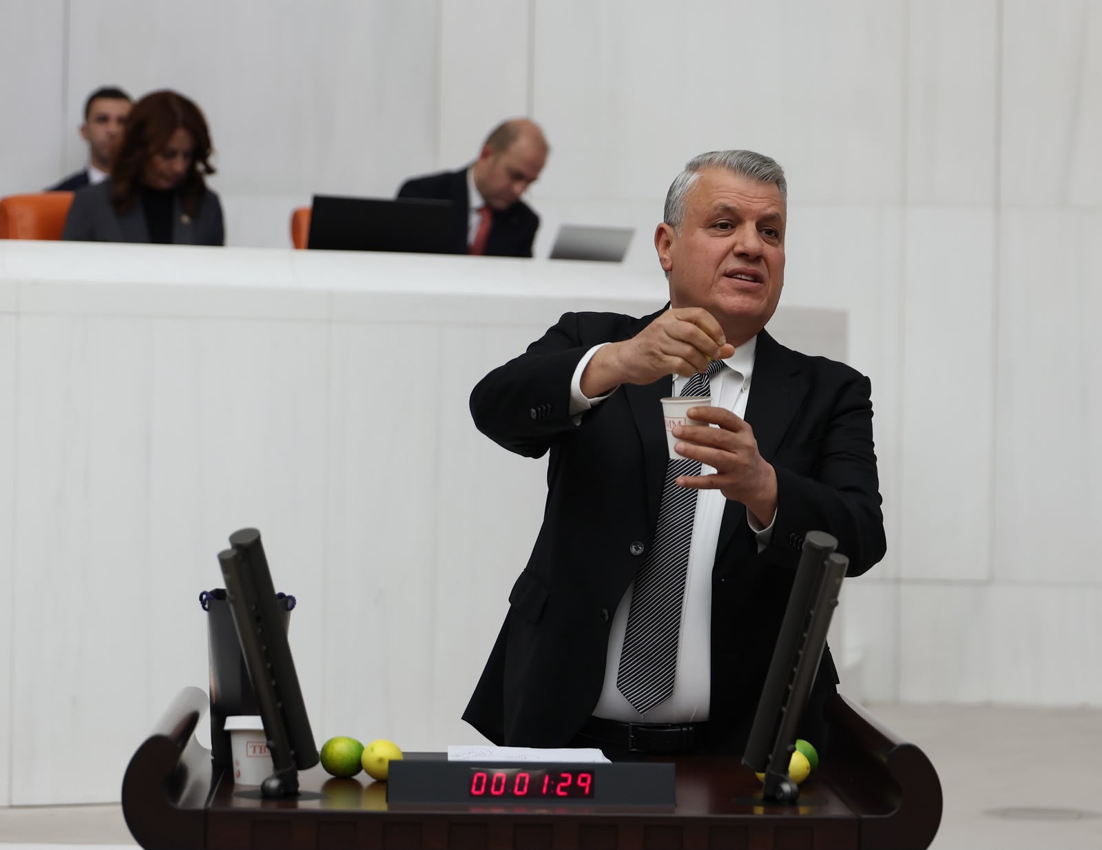 Ayhan Barut: "Çiftçiyi limon gibi sıktılar"