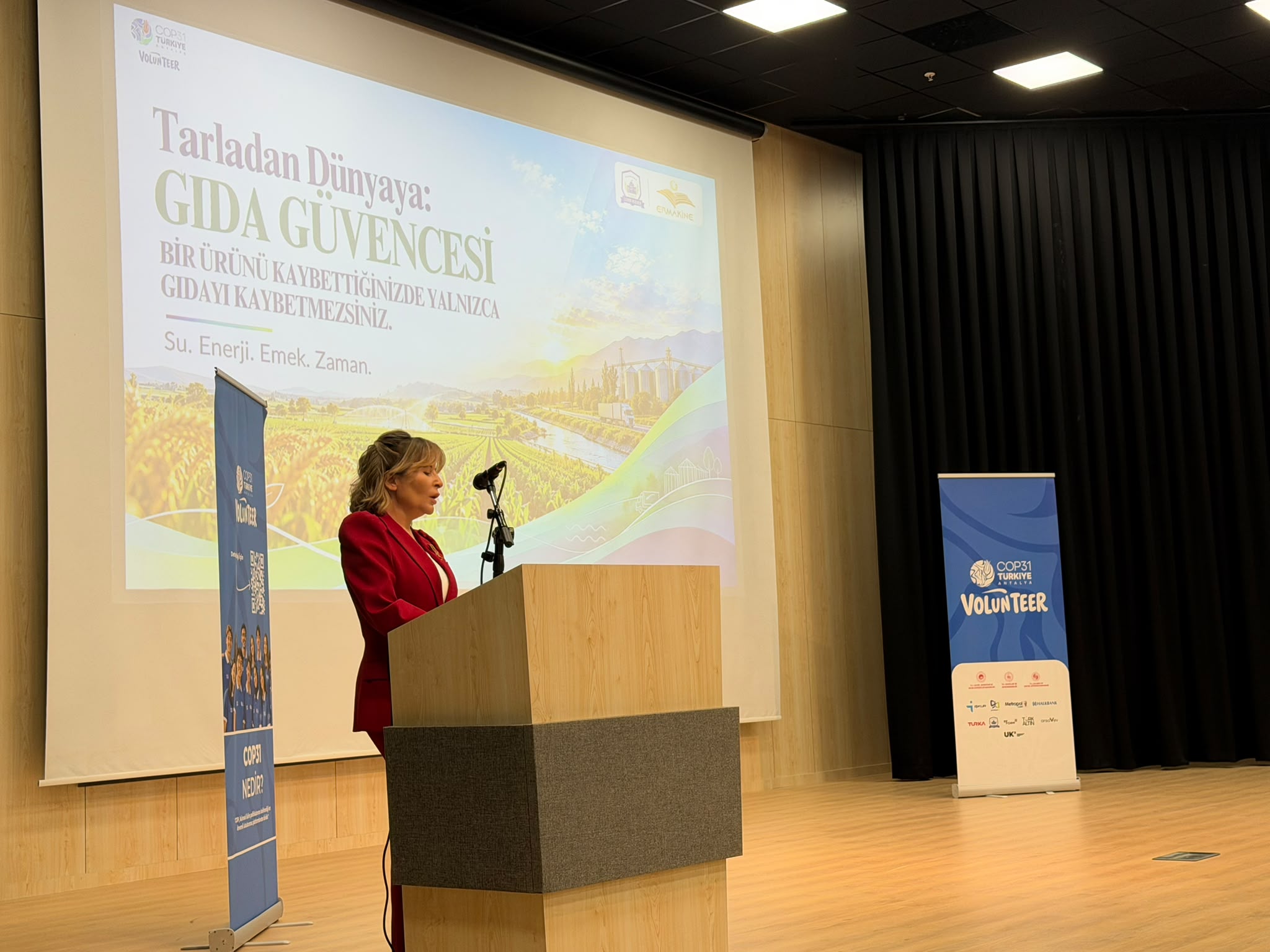 Filiz Kepme'den COP31 gönüllüsü gençlere: "Konferans bitecek, peki 21 Kasım sabahı ne değişecek?"