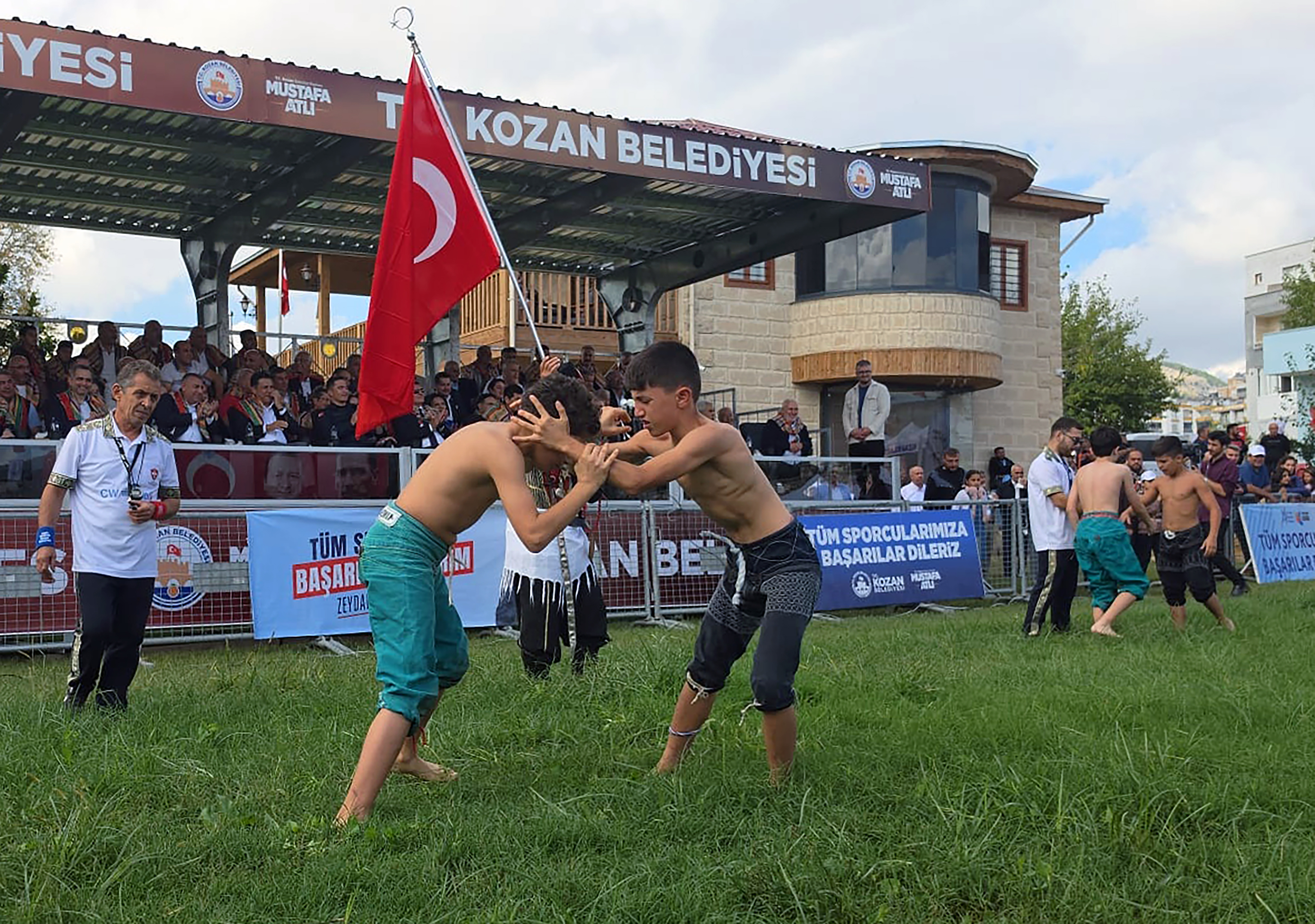 Kozan’da 10. Geleneksel İsmet Atlı Karakucak Güreşleri başladı