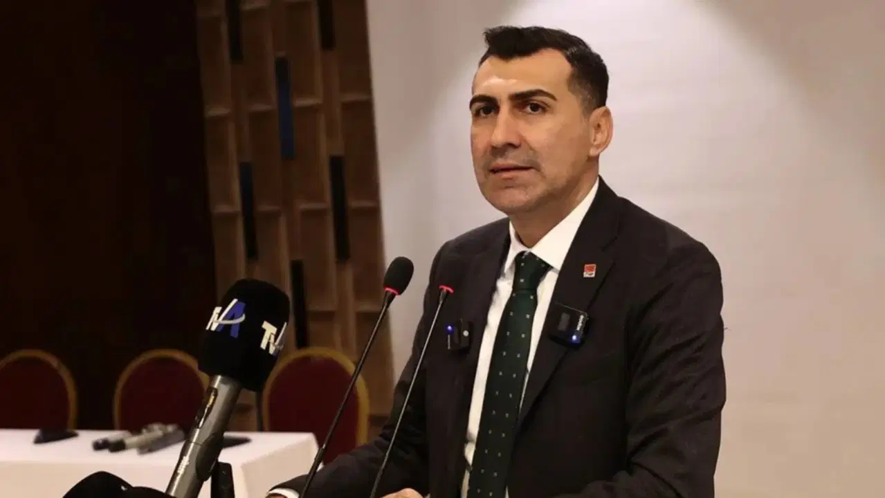 Anıl Tanburoğlu oyunu Yüreğir’de kullandı: “Mücadeleye adayız”