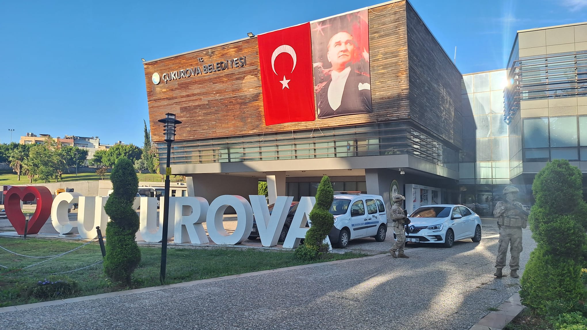 Çukurova Belediyesi’ne operasyon: 44 kişi gözaltına alındı