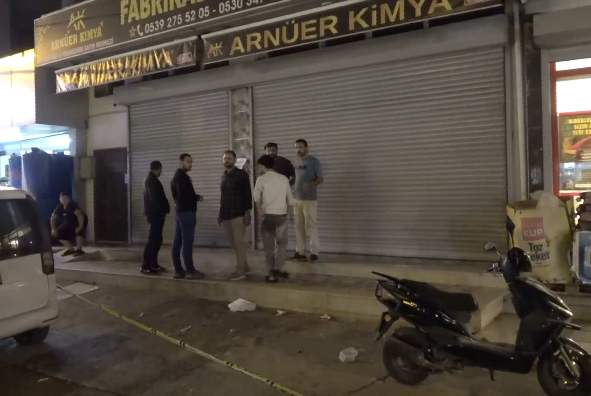 Adana’da iş yerine silahlı saldırı: 16 yaşındaki çocuk başından vuruldu