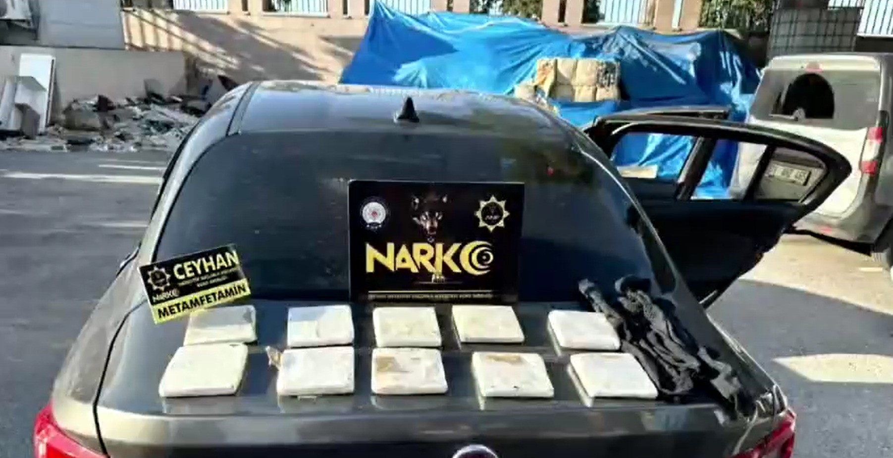 Adana’da iki araçta 2 kilo 95 gram metamfetamin ele geçirildi