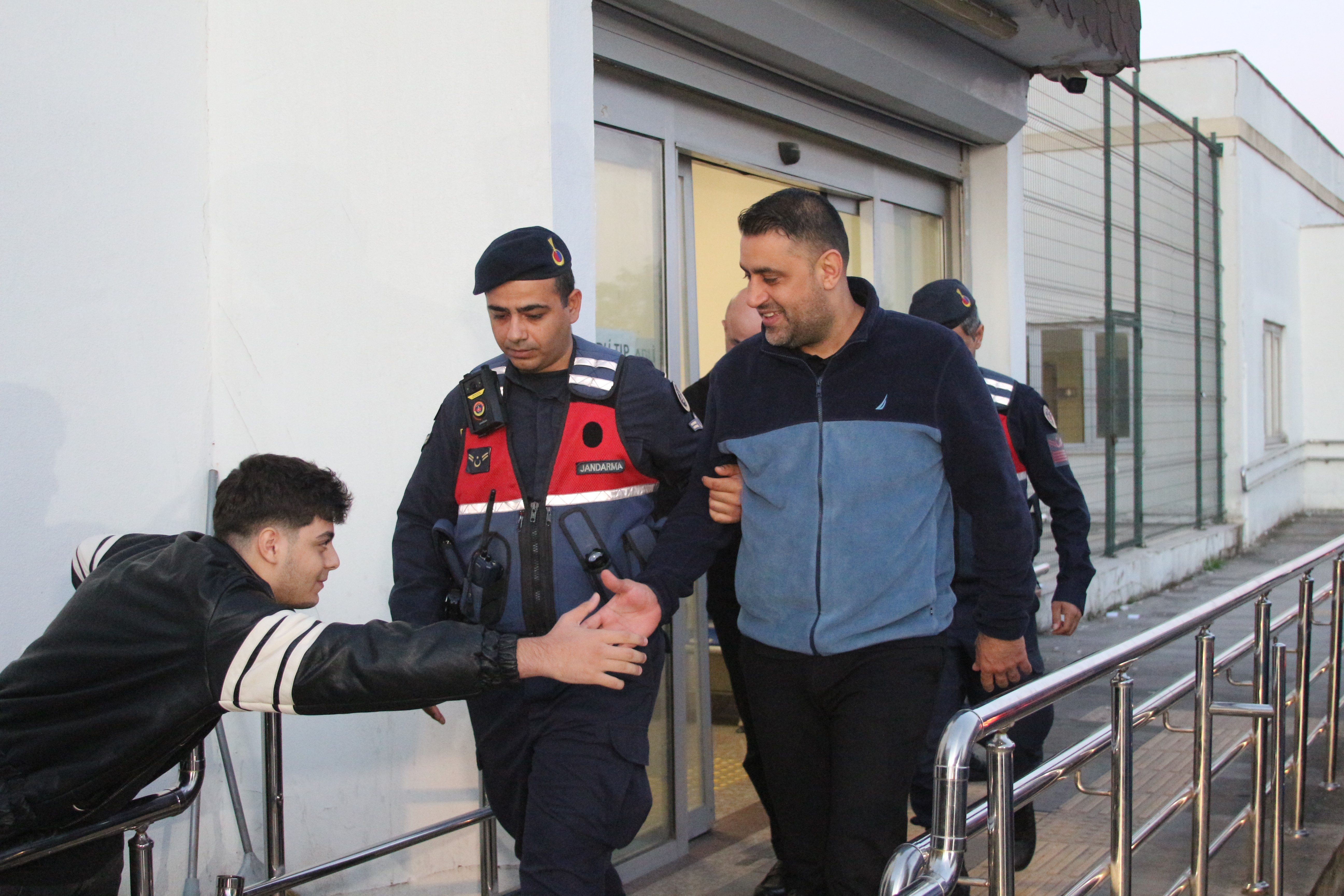 Çukurova Belediyesi soruşturmasında Emrah Kozay ve Soner Çetin adliyeye sevk edildi