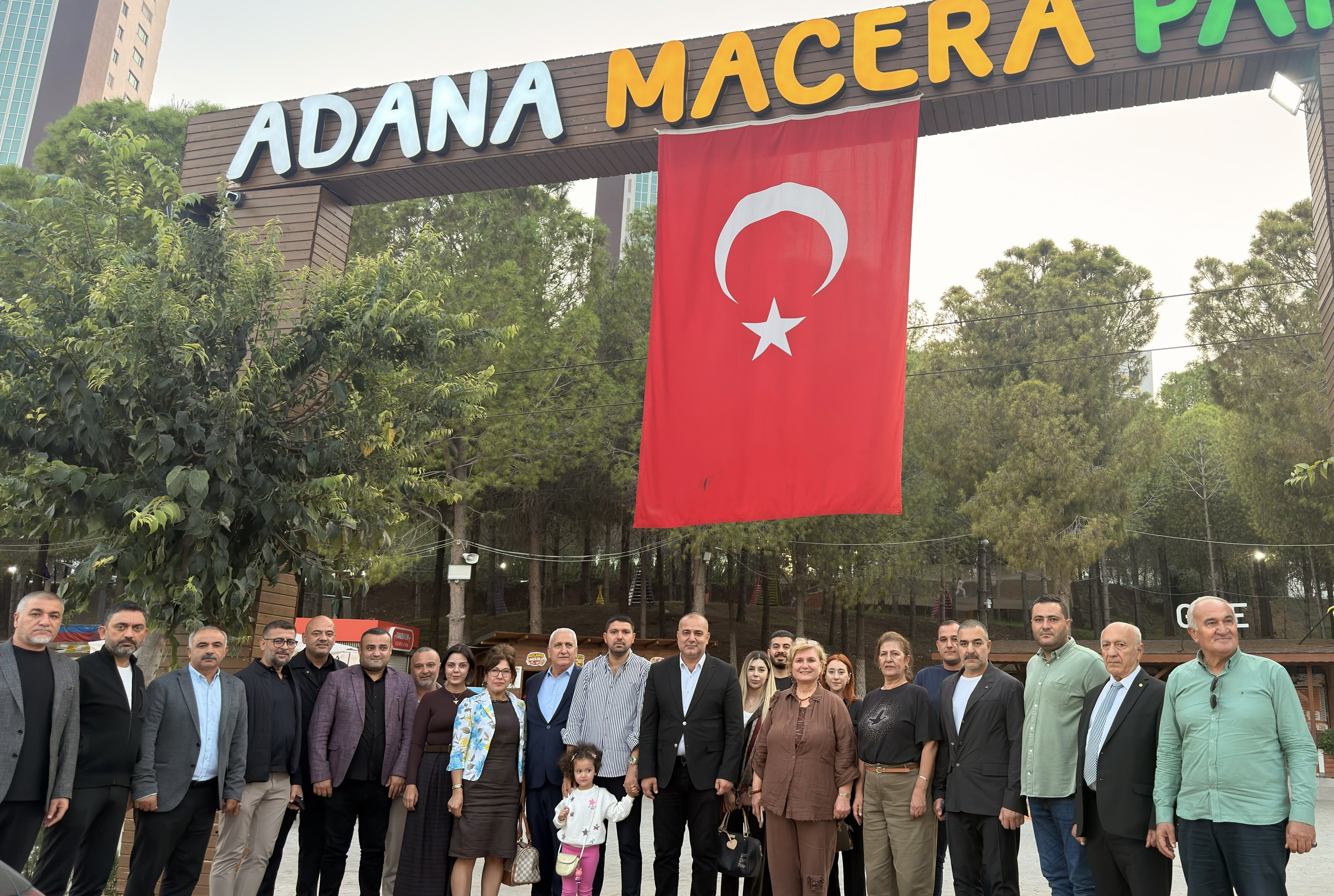 MHP Adana’dan devlet korumasındaki çocuklara Macera Park sürprizi