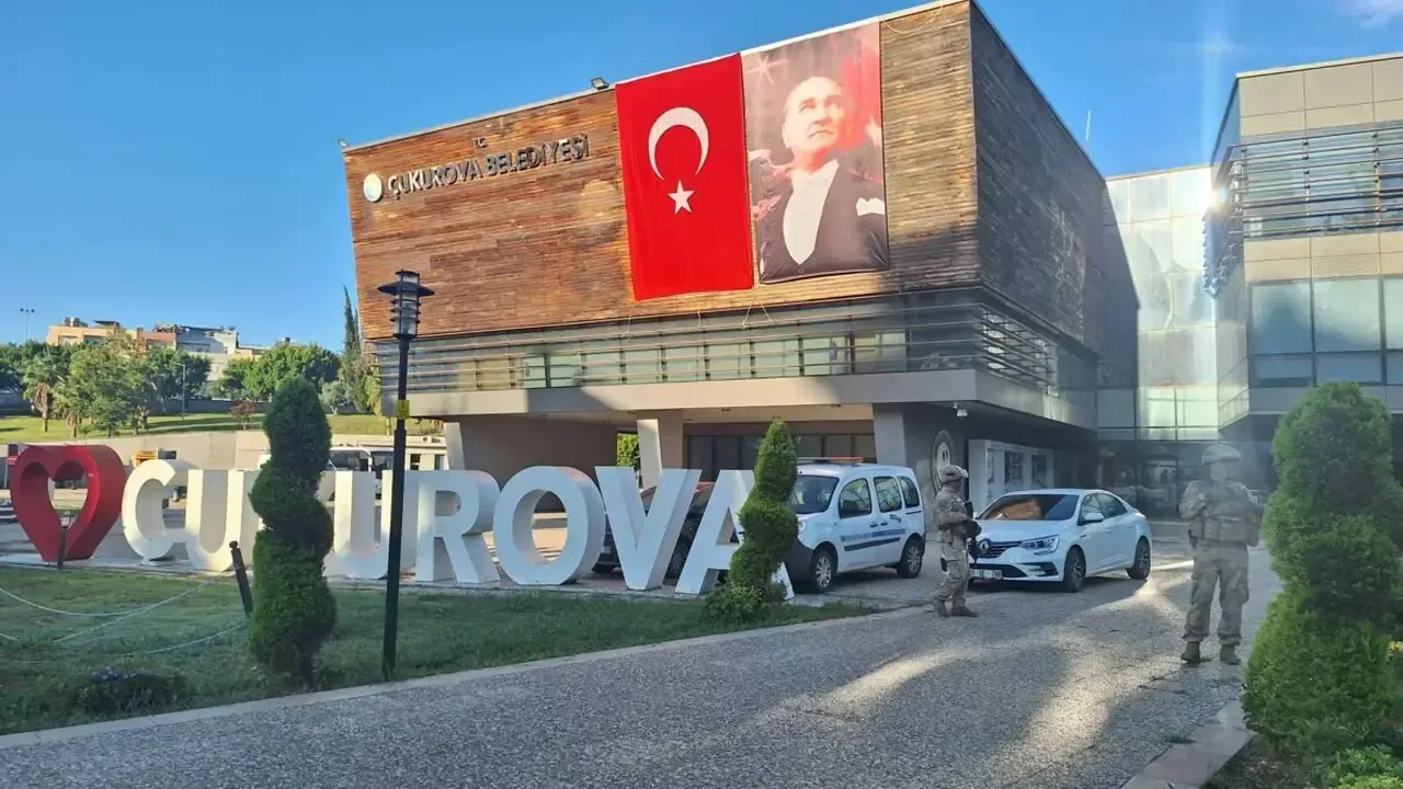 Çukurova Belediyesi soruşturmasında 5 kişi adli kontrol talebiyle mahkemeye sevk edildi