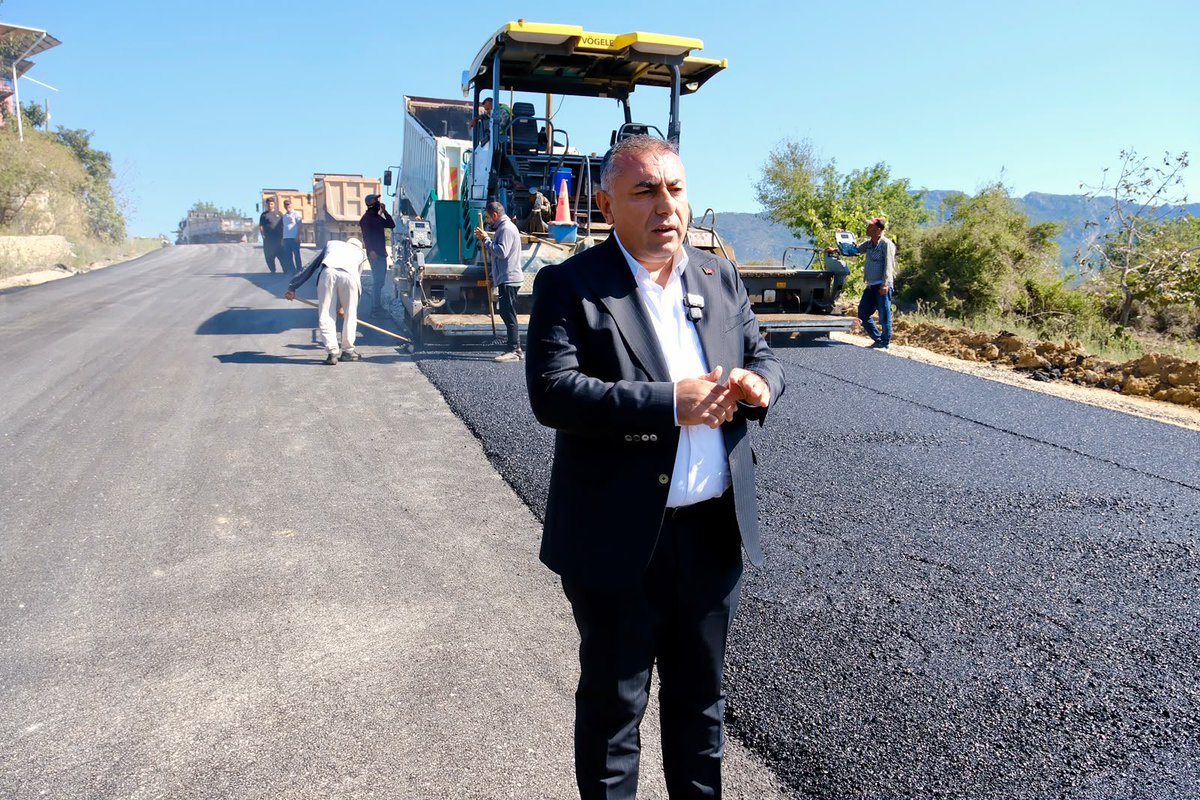 Güngör Geçer, Göller Yaylası’ndaki asfalt çalışmalarını inceledi