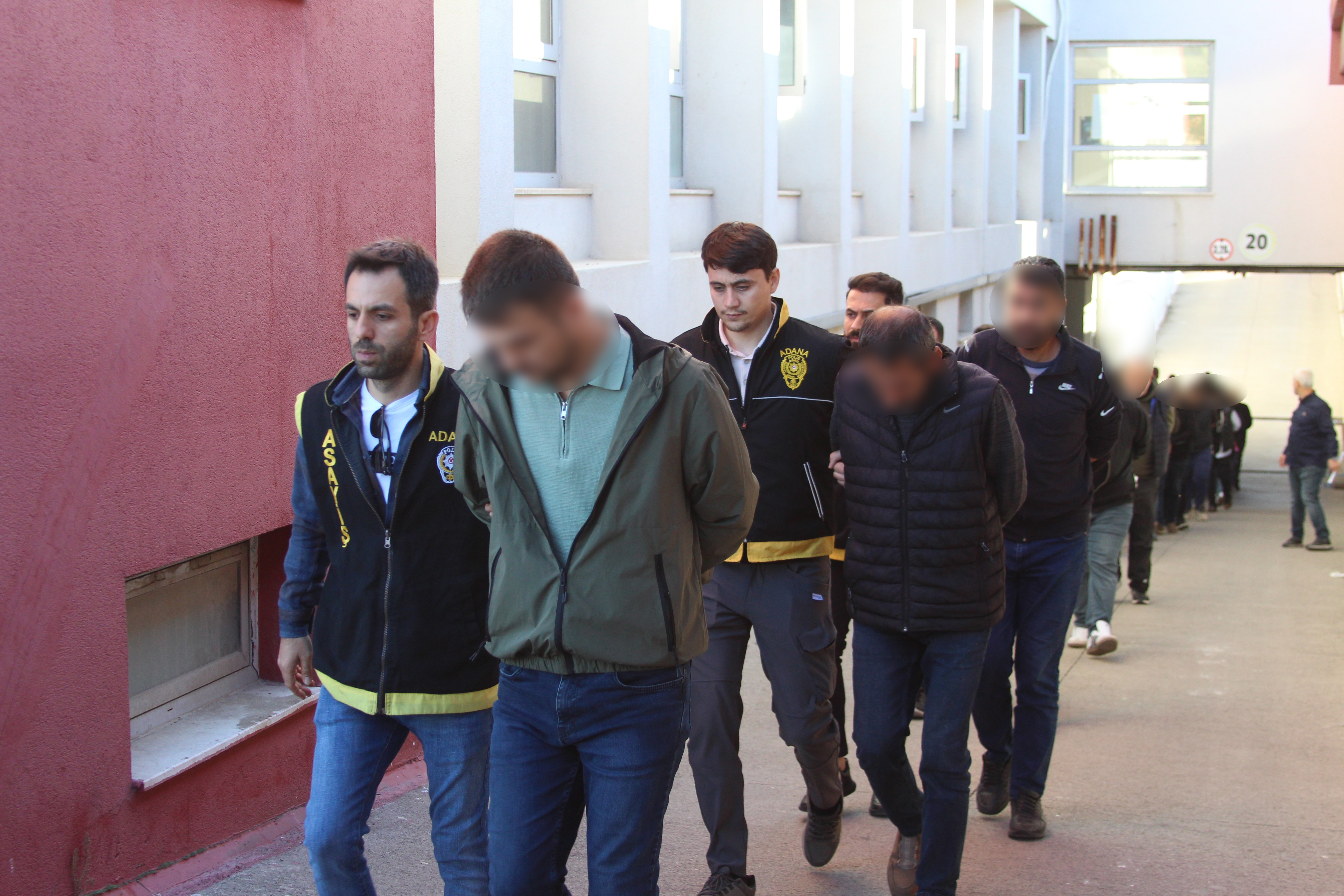 Adana merkezli 7 ilde sigorta operasyonu: 79 kişi adliyeye sevk edildi