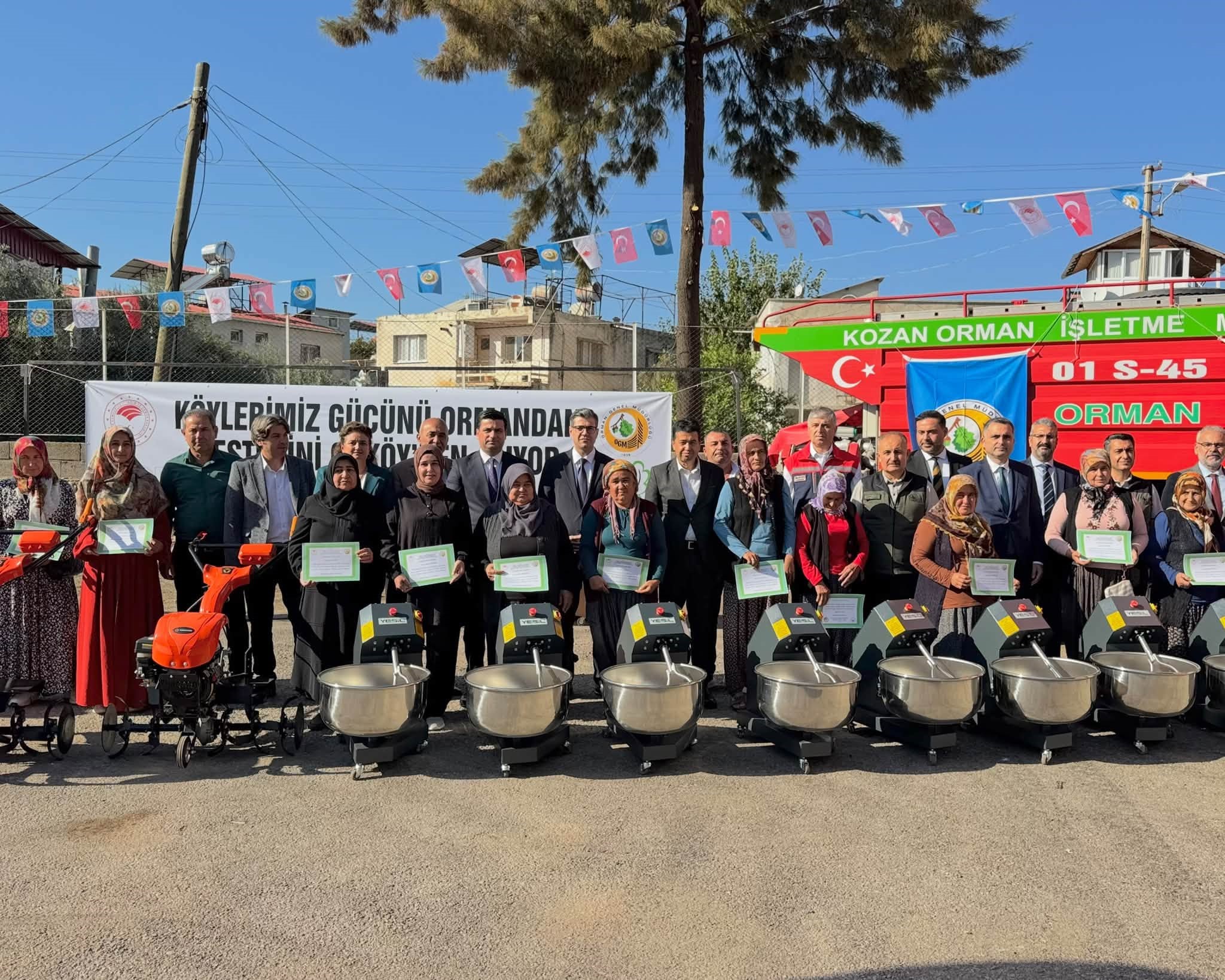 Kozan’da 27 kadına 840 bin liralık makine desteği
