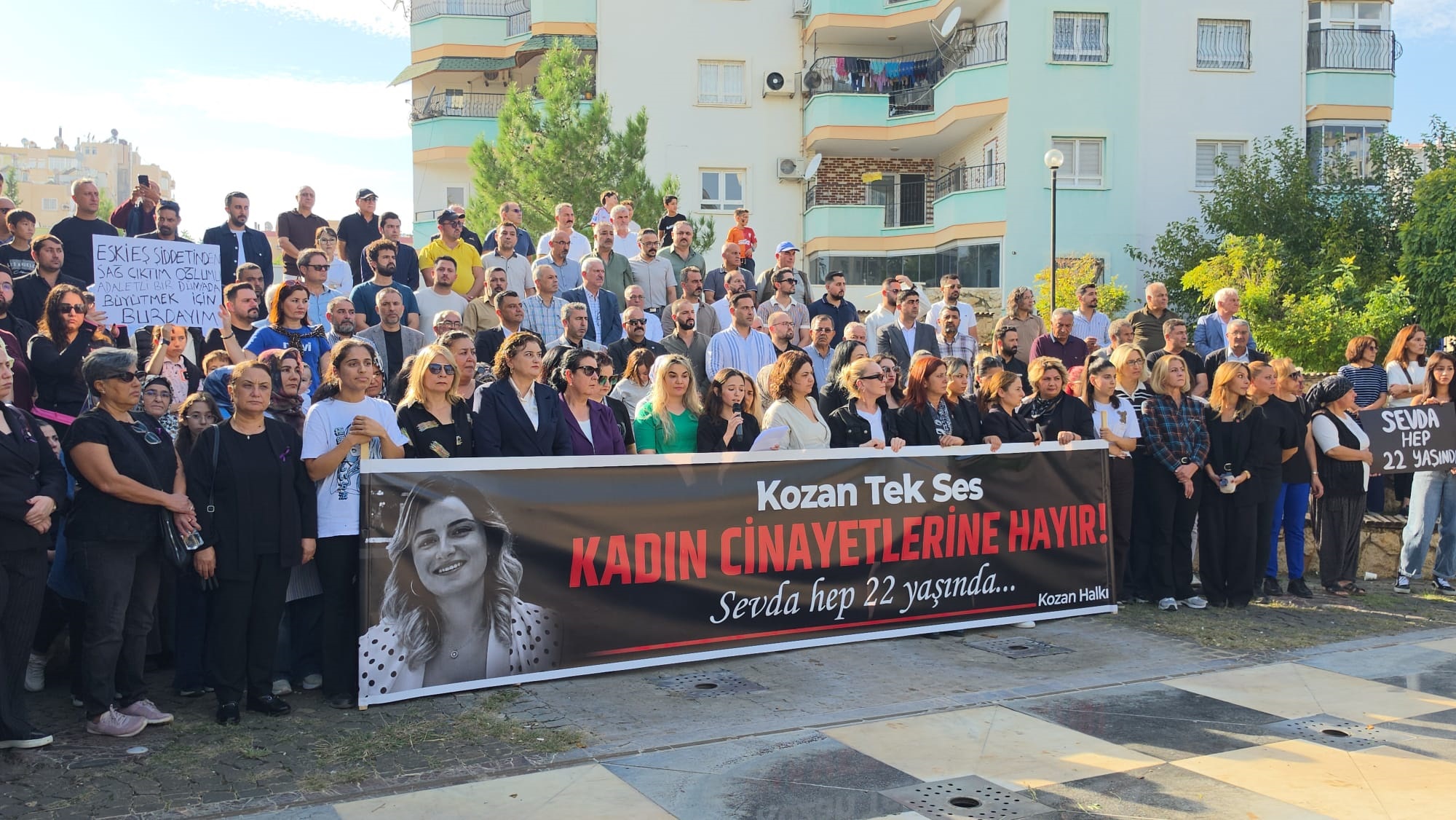 Kozan’da Sevda Dinler için bir araya geldiler: “Bir kadın hayır diyorsa, bu hayırdır”