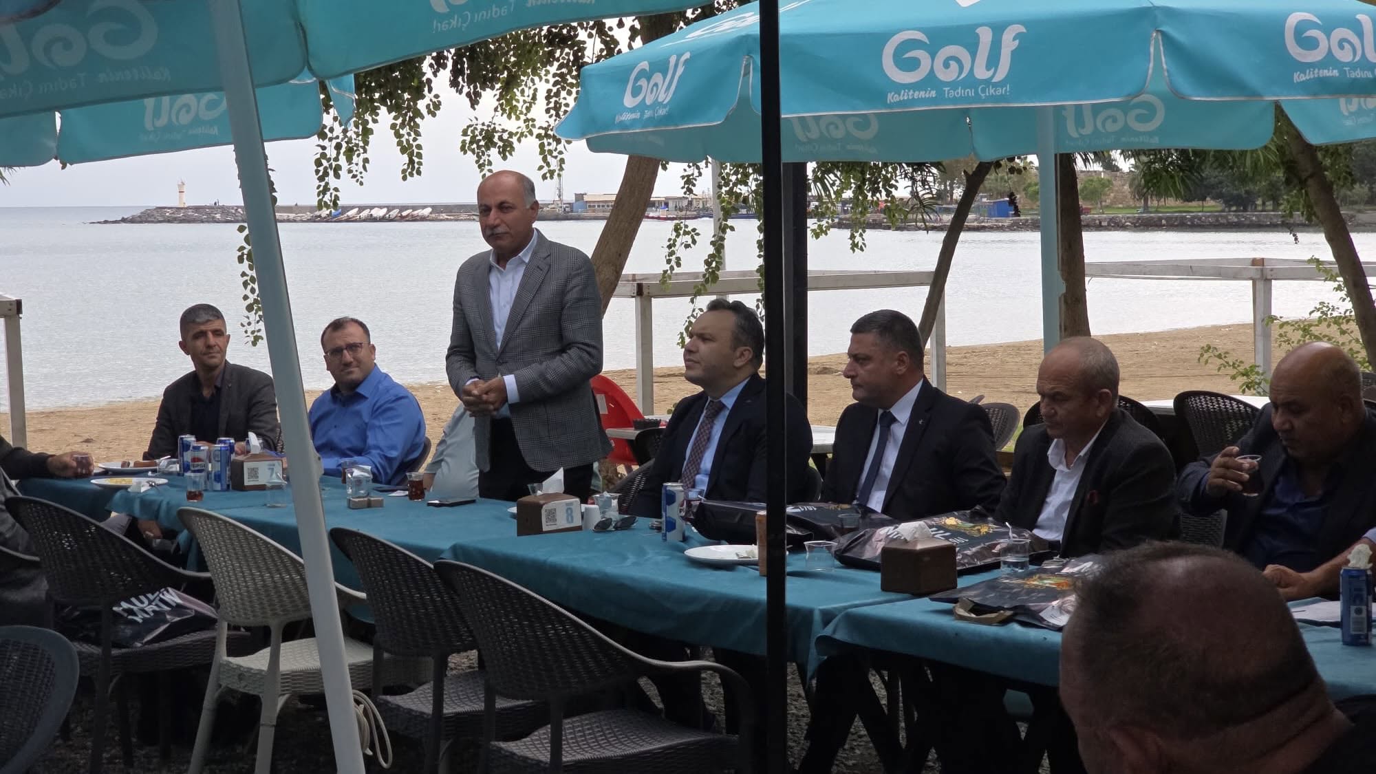 Yumurtalık Belediye Başkanı Erdinç Altıok muhtarlarla bir araya geldi