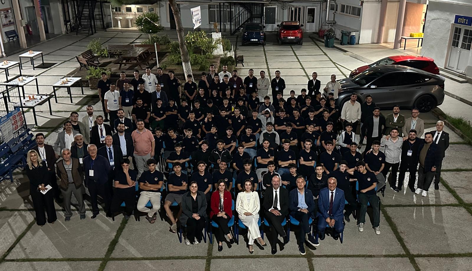 Adana’da kuşakları buluşturan mezunlar buluşması