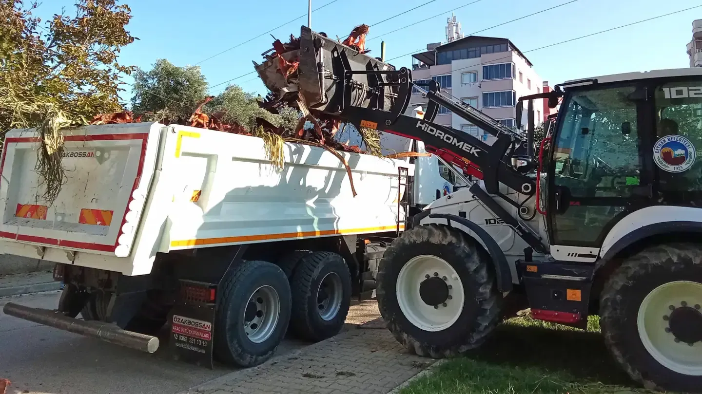Ceyhan’da temizlik çalışmaları aralıksız sürüyor