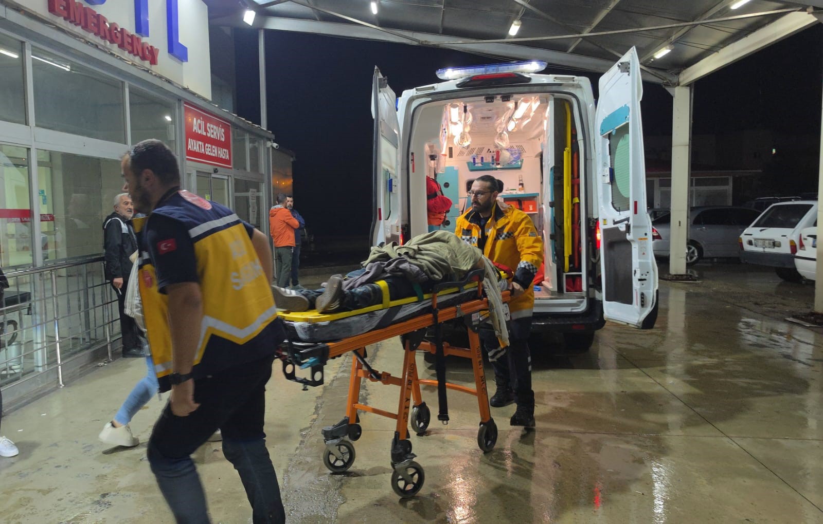 Kozan’da otomobil uçuruma yuvarlandı: Sürücü yaralandı