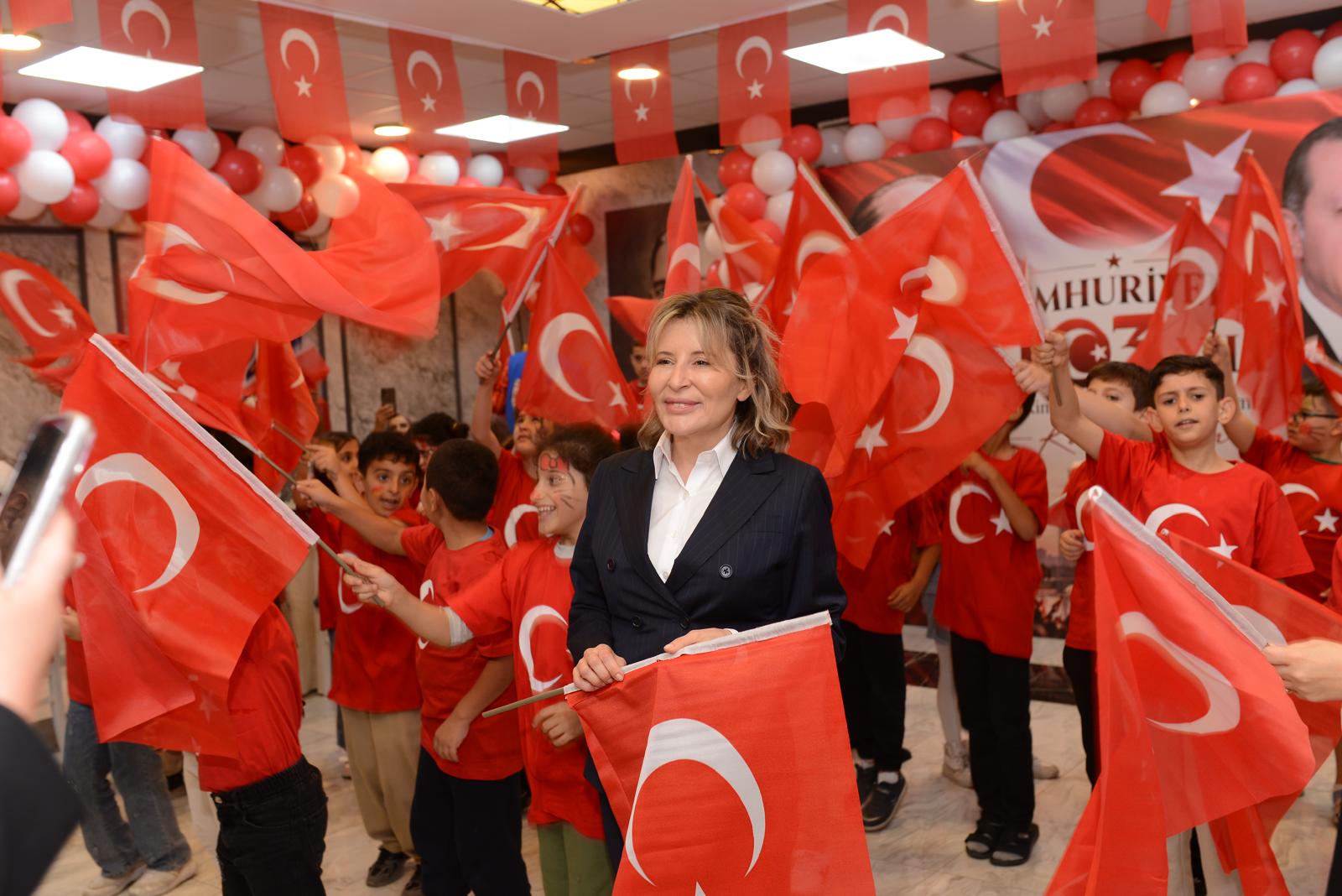 Adana’da Cumhuriyet’in 103. yılı 103 çocukla kutlandı