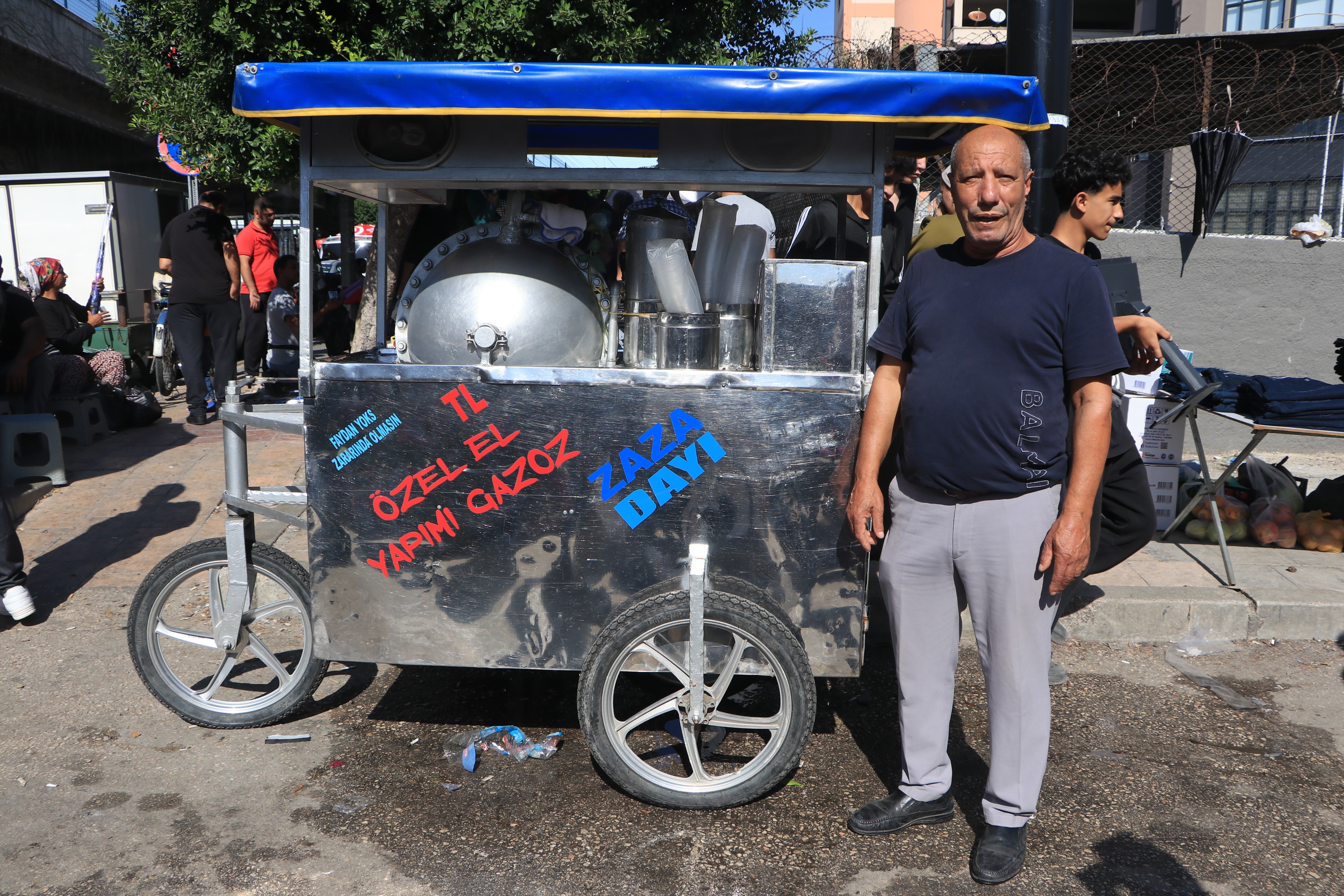 Adanalı gazoz ustası Hacı Alyaput, kaybolmaya yüz tutan mesleğini yaşatıyor