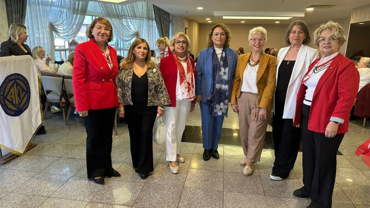 Müzeyyen Şevkin, Adana Kız Lisesi mezunlarıyla buluştu