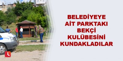 Belediyeye ait parktaki bekçi kulübesini kundakladılar