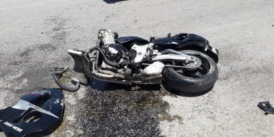 D-400 Karayolu Asri Mezarlığı kavşağında motor kazası