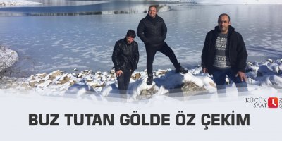 Buz tutan gölde öz çekim