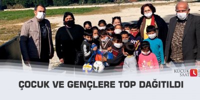 Çocuk ve gençlere top dağıtıldı