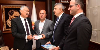 Başkan Karalar'dan Güney Eğitim Vakfı’na bağış