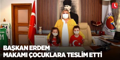 Başkan Erdem makamı çocuklara teslim etti